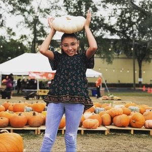 Meet your Posher, Gloria